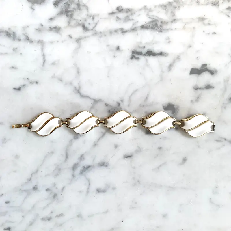 1960S Vintage Trifari Bracelet With White Lucite 1