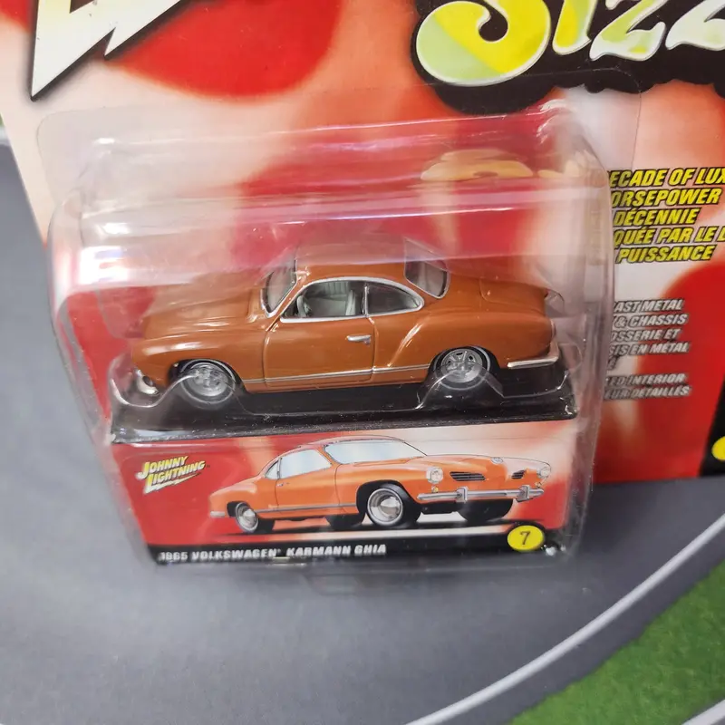 1965 Volkswagen Karmann Ghia * Johnny Lightning 60S Sizzle 2