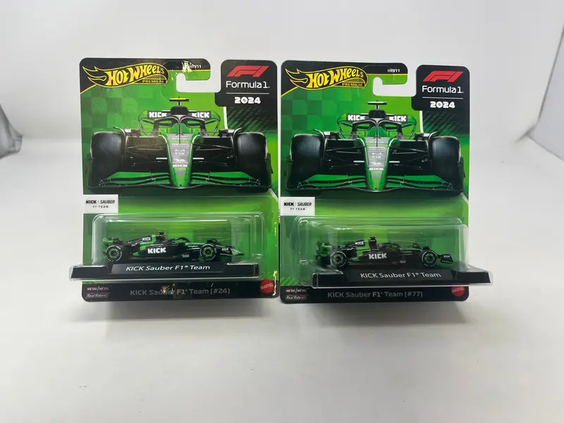 2 Car Set * Kick Sauber * #24 Guanyu & #77 Bottes * Hot Wheels Formula 1 - 2024 Series 1