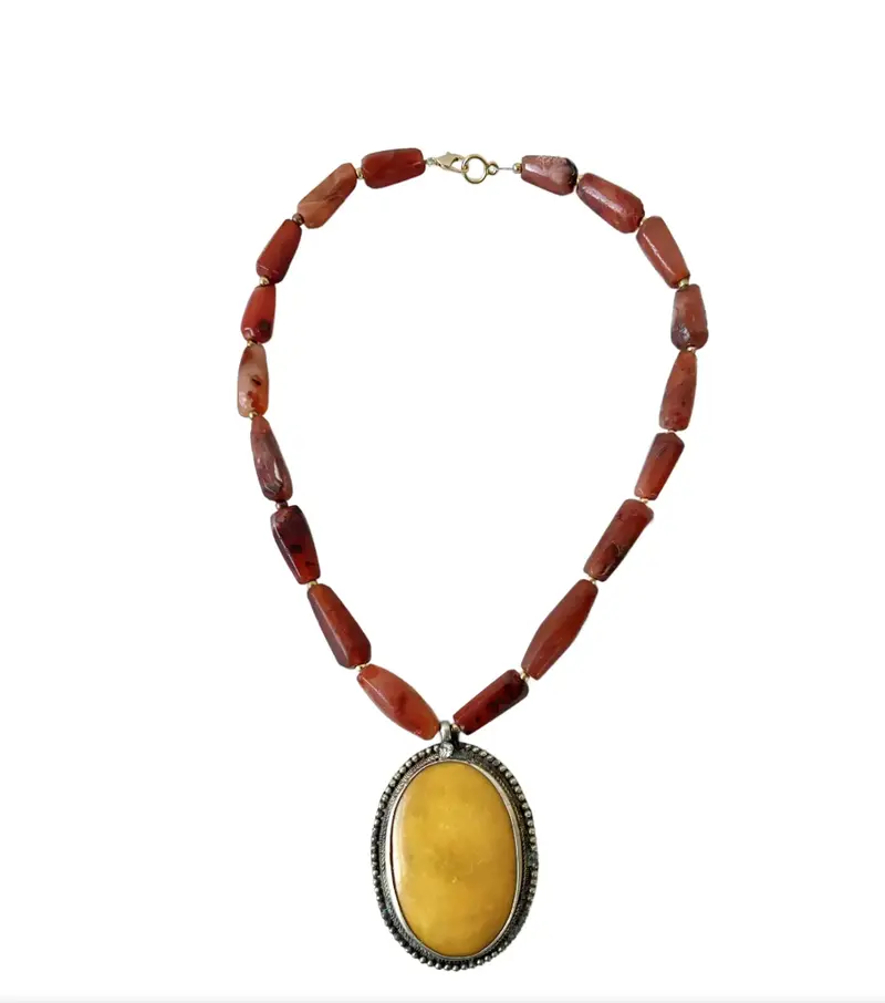 20" Vintage Carved Carnelian Beaded Necklace With Brass And Resin Pendant 1