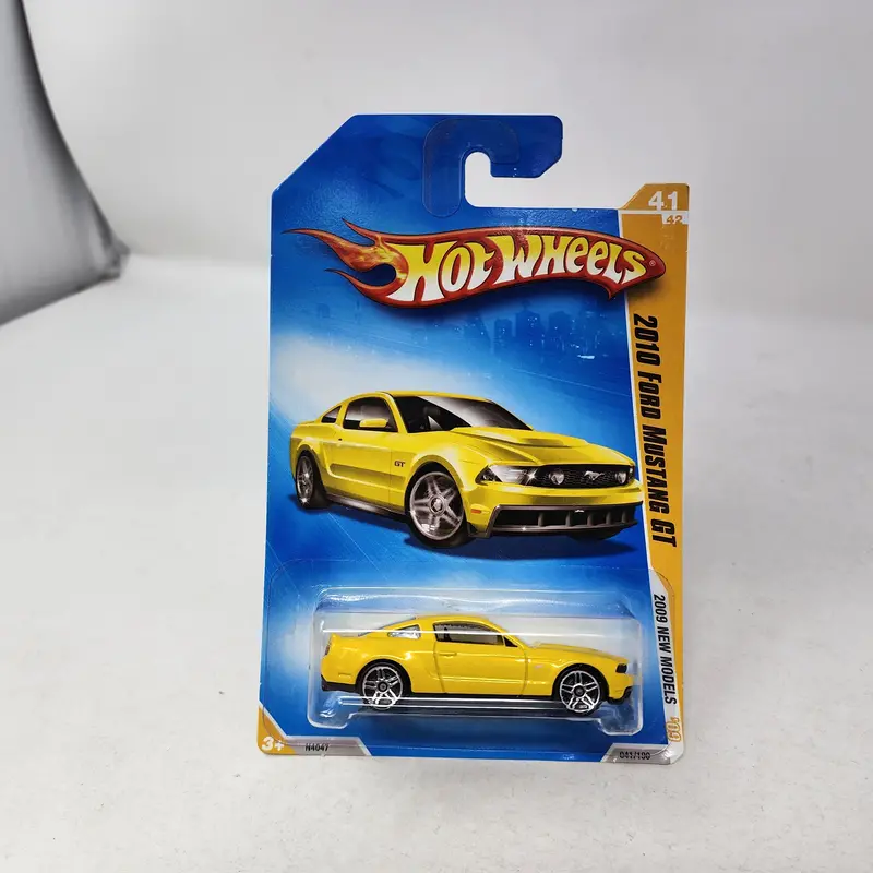 2010 Ford Mustang Gt #41 * Yellow * 2009 Hot Wheels New Models 1