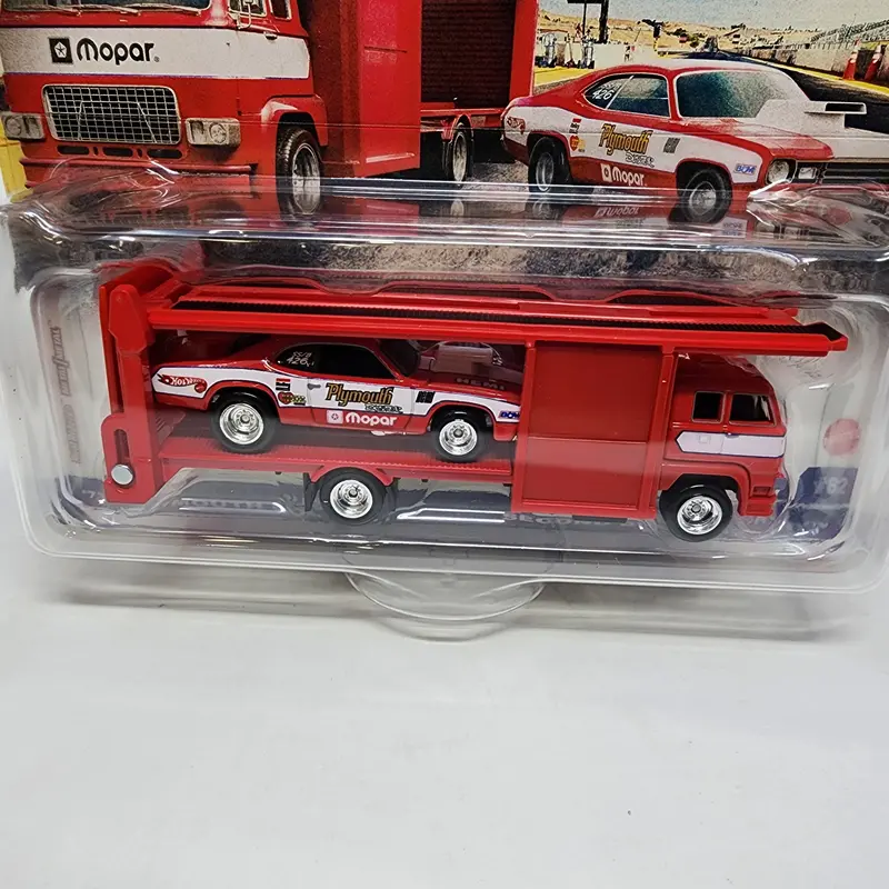 '73 Plymouth Duster & Second Story Lorry * 2025 Hot Wheels Team Transport Case G 2