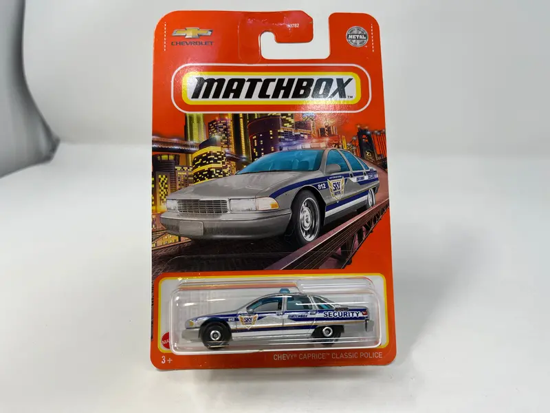 Chevy Caprice Classics Police #67 * Matchbox Basic Series * Silver 1