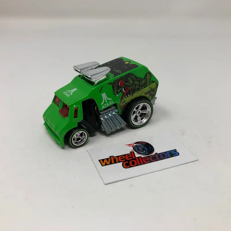 Cool-One Atari Centipede * Hot Wheels 1:64 Scale Loose Diecast 1