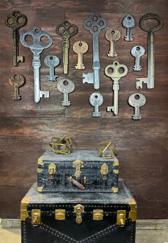 Dimensional Installation - Giant Vintage Keys 1
