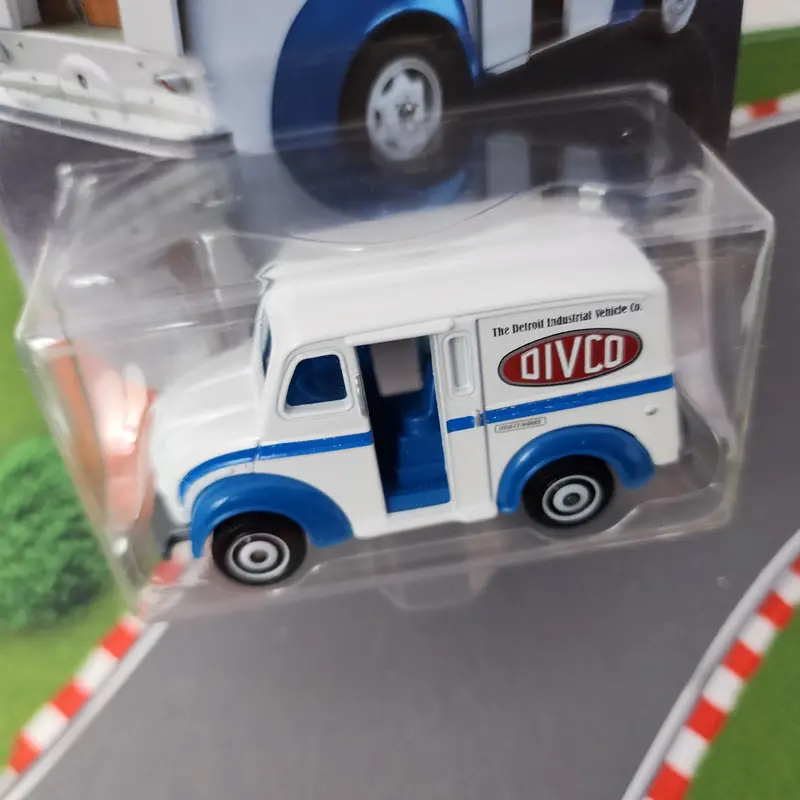 Divco Milk Truck * White * Matchbox Moving Parts 2
