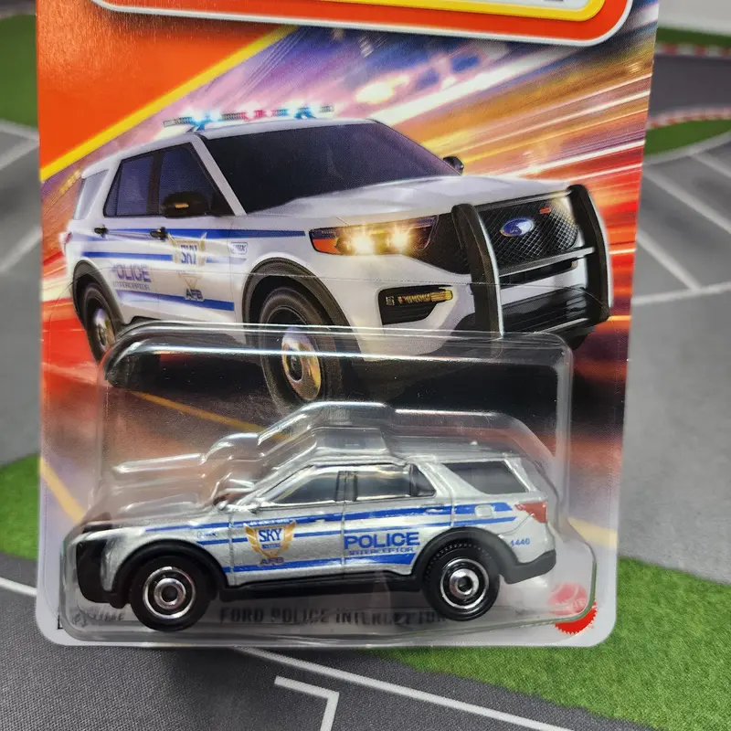 Ford Police Interceptor #28 * Silver * 2026 Matchbox Basic Case D 2