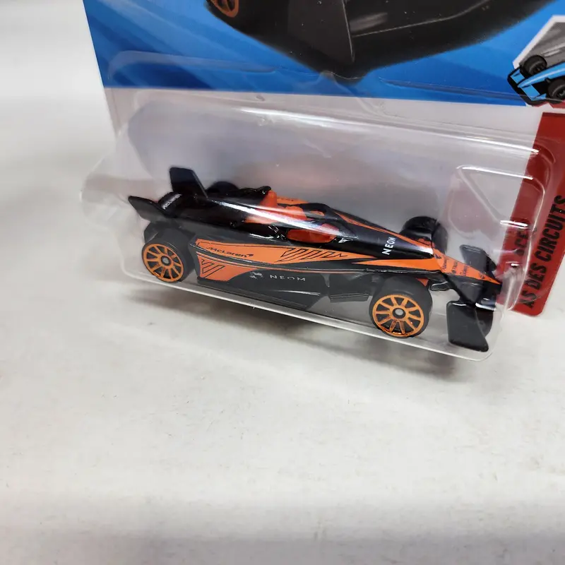 Formula E Gen3 #194 * Mclaren Racing * 2025 Hot Wheels New! N Case 2