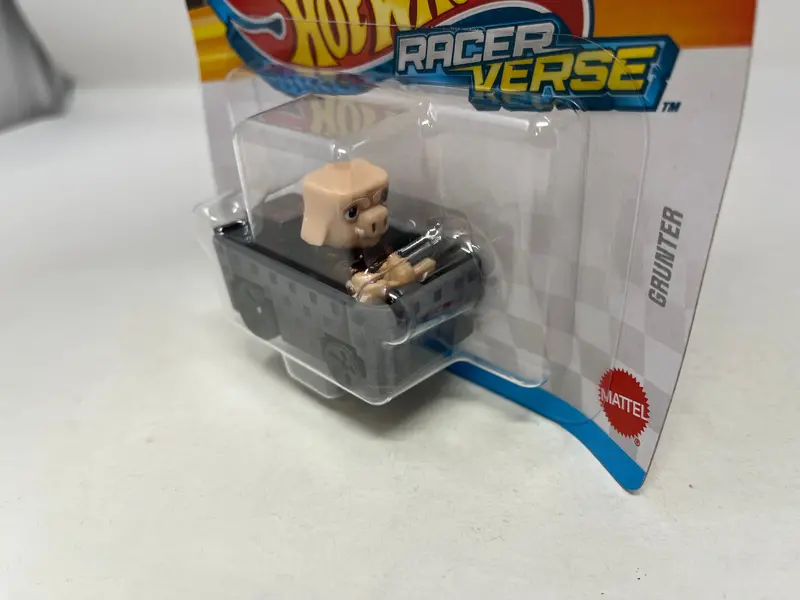 Grunter * Minecraft Movie * 2025 Hot Wheels Racer Verse Case E * Bad Card 2