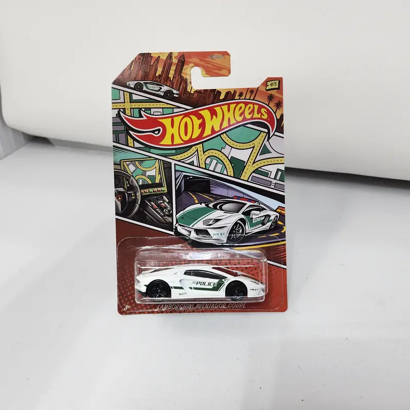 Lamborghini Aventador Coupe * White * Hot Wheels Comics & Cops 1