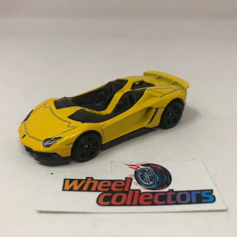 Lamborghini Aventador * Yellow * Hot Wheels Loose 1:64 Scale 1