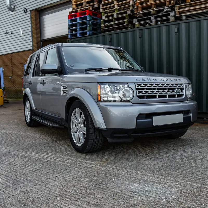 Land Rover Discovery 3 & 4 (L319) Rubber Side Steps 1