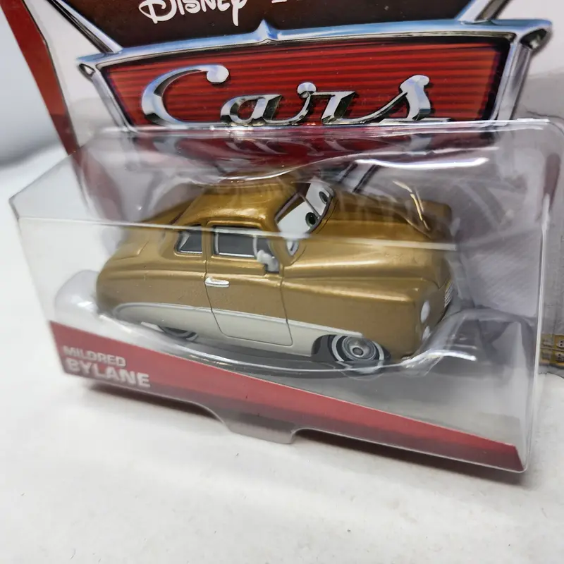 Mildred Bylane Retro * Disney Pixar Cars 2