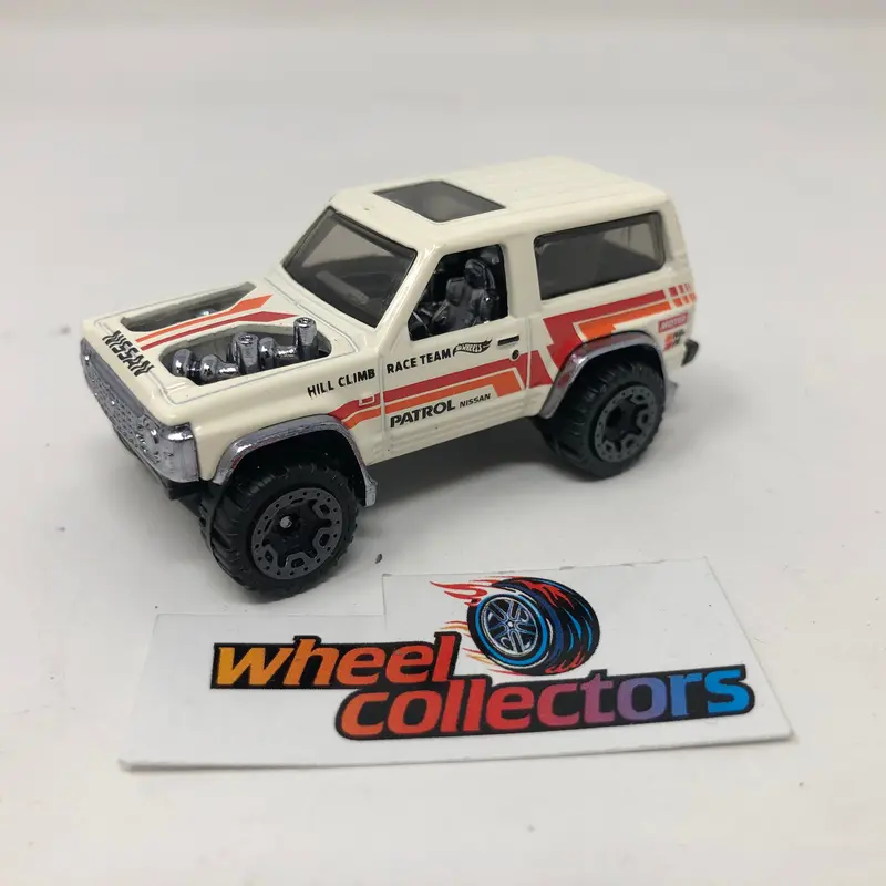 Nissan Patrol Custom * White * Hot Wheels Loose 1:64 Scale 1