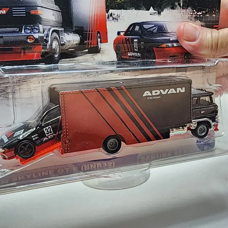 Nissan Skyline Gt-R & Sakura Advan * Hot Wheels Team Transport Car Culture 2