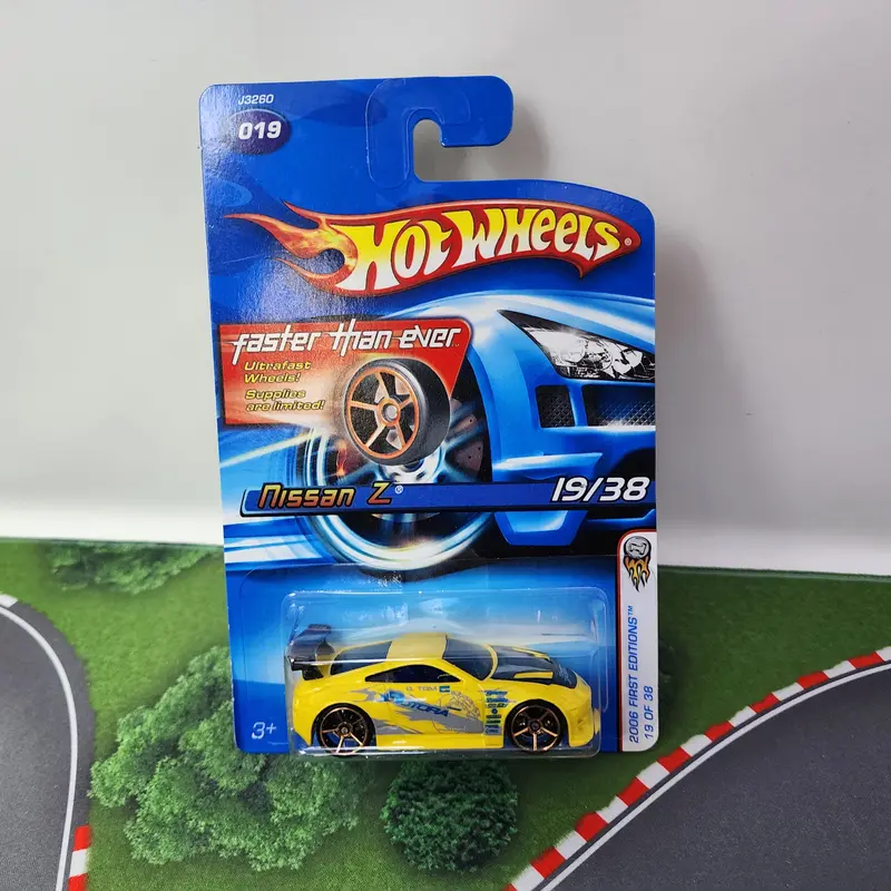 Nissan Z #19 * Yellow W/ Fte Rims * Hot Wheels 2006 1