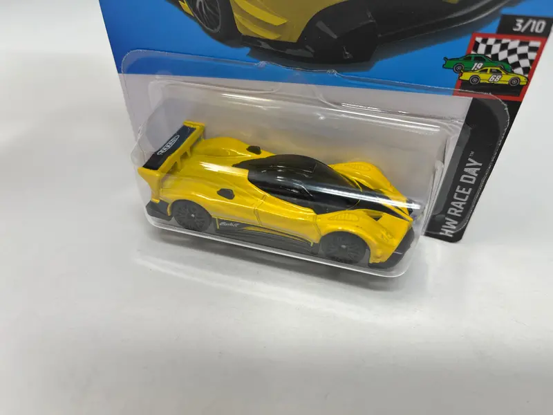 Pagani Zonda R #99 * Yellow * 2024 Hot Wheels Case K 2