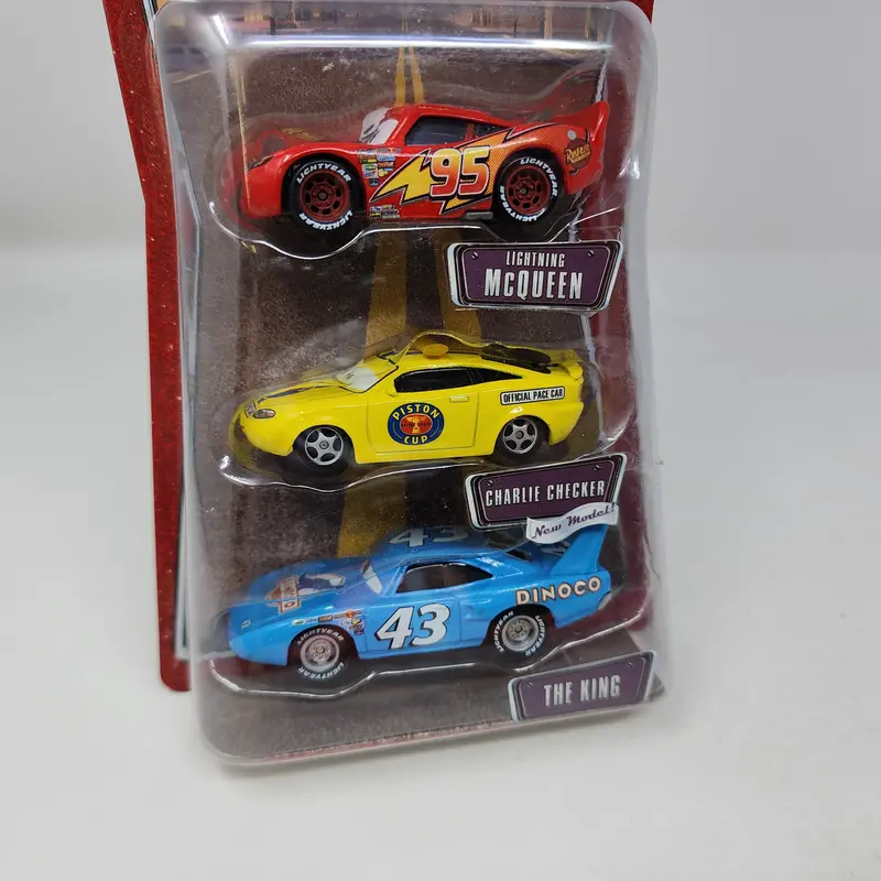 Piston Cup Gift Pack * Disney Pixar The World Of Cars 2