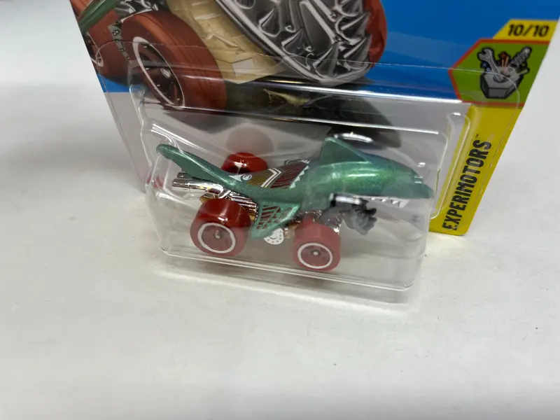 Shark Bite #229 * Treasure Hunt * 2025 Hot Wheels New! M Case 2