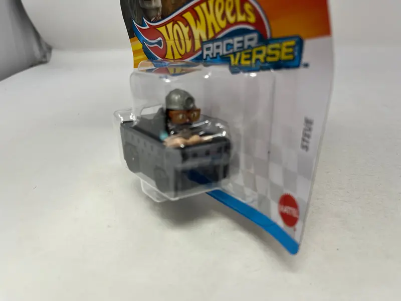 Steve * Minecraft Movie * 2025 Hot Wheels Racer Verse Case E * Bad Card 2