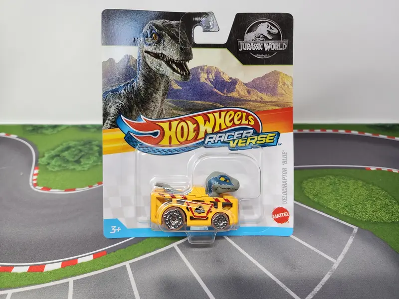 Velociraptor Blue * Jurassic World * 2025 Hot Wheels Racer Verse New! Case R 1