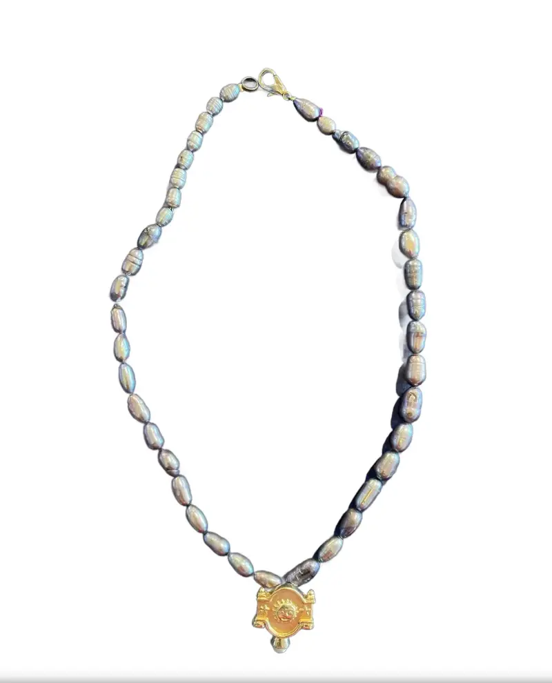 Vintage Fresh Water Pearl Necklace With Gold Tone Pendant 1