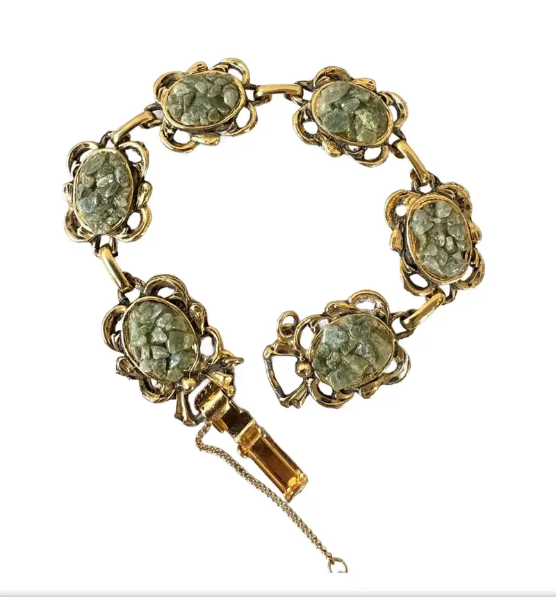 Vintage Jade Chip And Gold Tone Bracelet 1