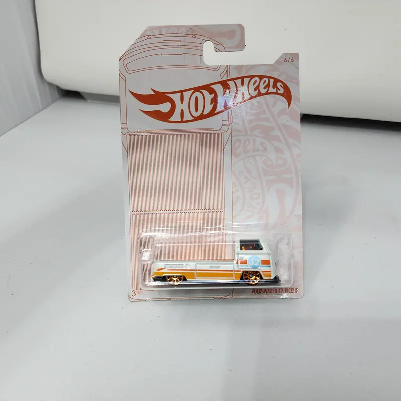 Volkswagen T2 Pickup * Hot Wheels  52Nd Anniversary Pearl & Chrome 1